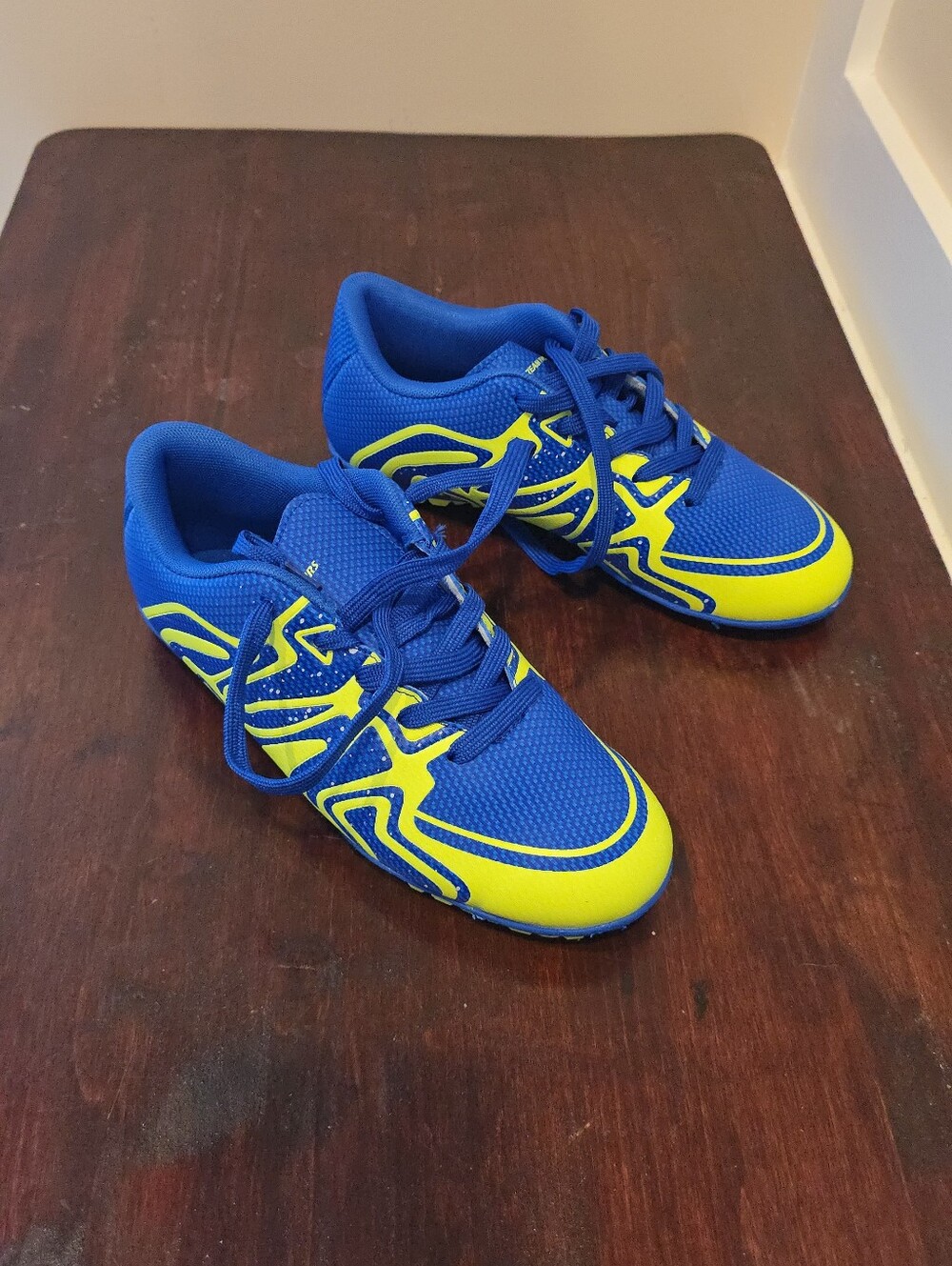 Dream Pairs Kids Indoor Turf Soccer Cleats Futsal Shoes – Youth 6Y / Women's 7.5